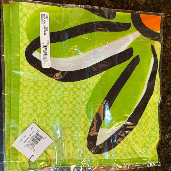 Coach 23 x 23 Peridot Scarf Limited Edition - Picture 3 of 3